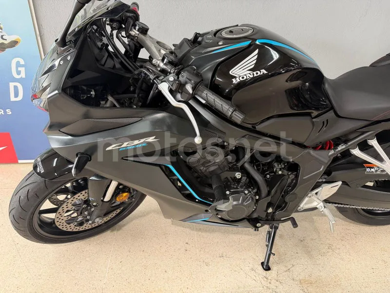 Honda CBR650R - Vista 6
