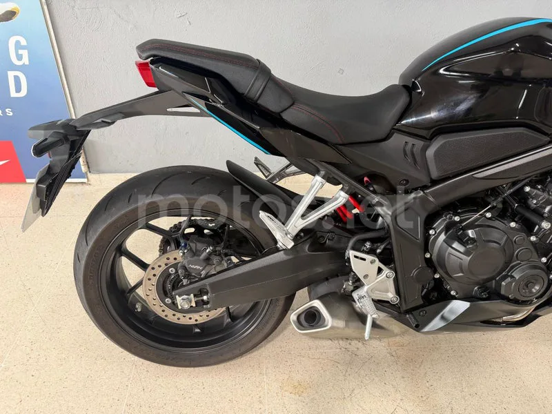 Honda CBR650R - Vista 10