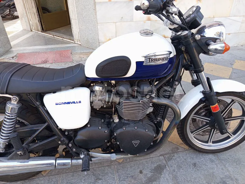 Triumph Bonneville T214 - Vista 3