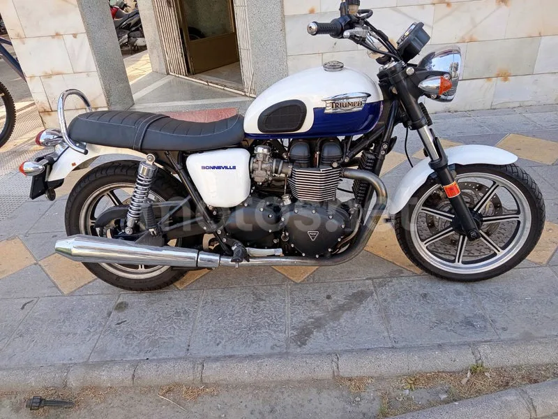 Triumph Bonneville T214 - Vista 8