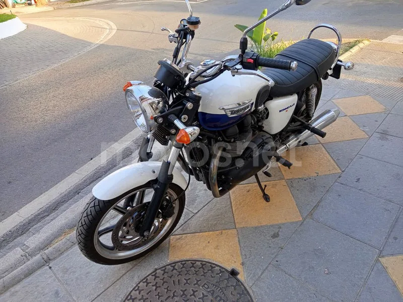Triumph Bonneville T214 - Vista 9