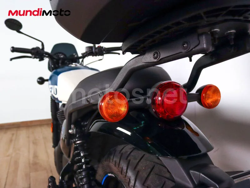 Royal Enfield Classic 350 - Vista 9