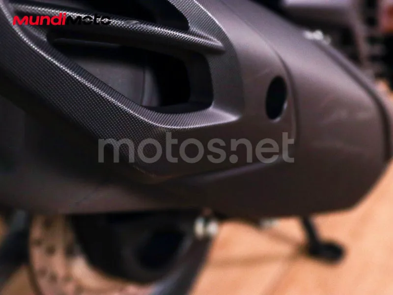 Yamaha TMAX - Vista 13