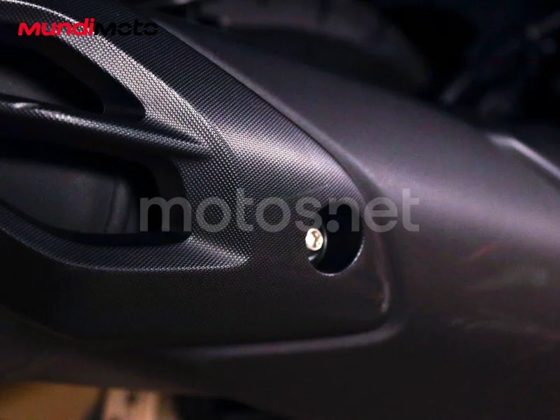 Yamaha TMAX - Vista 15
