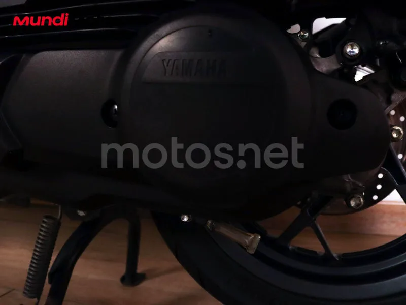 Yamaha TMAX - Vista 18