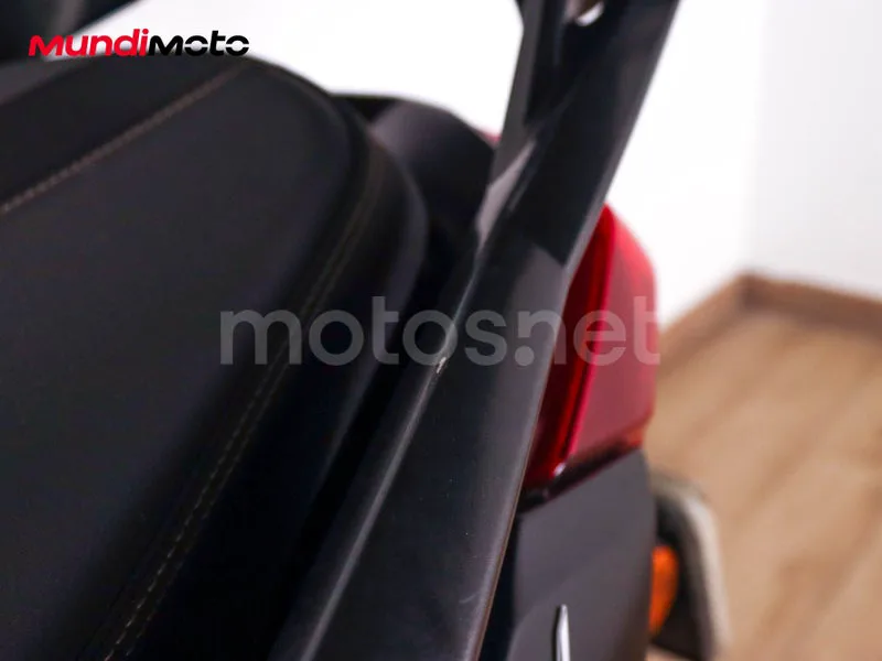 Yamaha TMAX - Vista 30