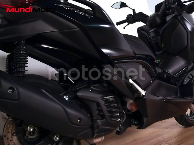 Yamaha TMAX - Vista 4