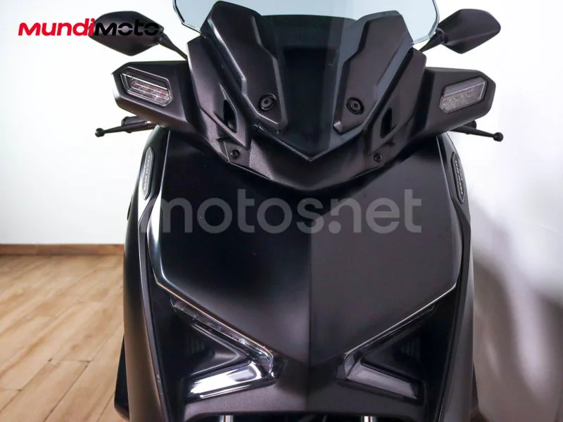 Yamaha TMAX - Vista 5