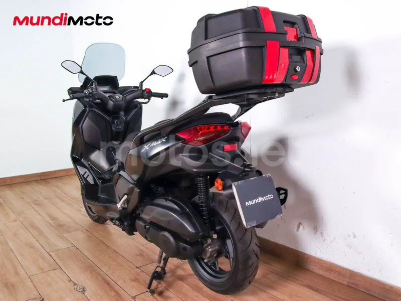 Yamaha TMAX - Vista 8