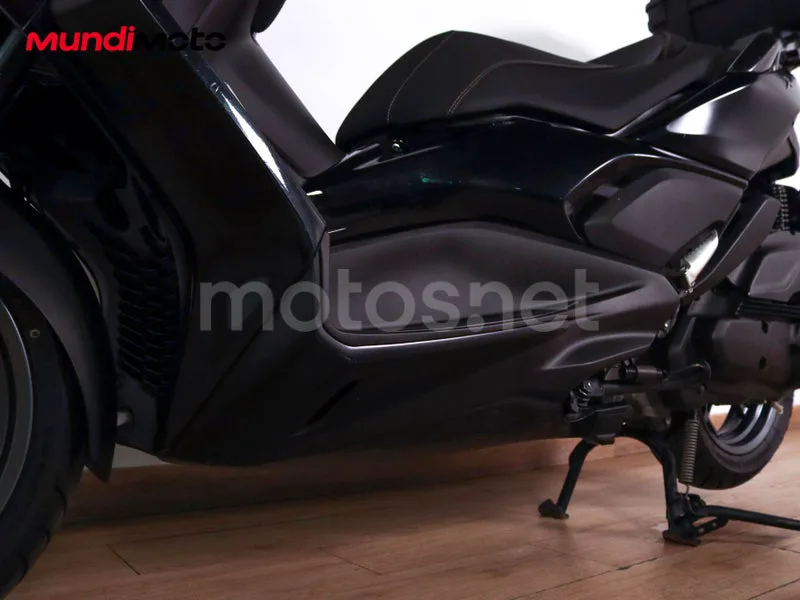 Yamaha TMAX - Vista 10