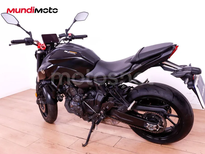 Yamaha MT-07 - Vista 8