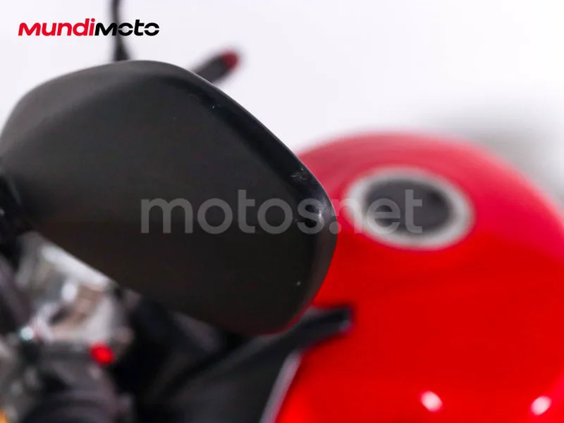 Suzuki GSR750 - Vista 18