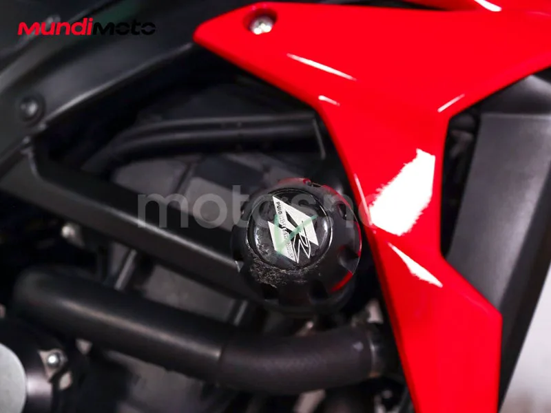 Suzuki GSR750 - Vista 29