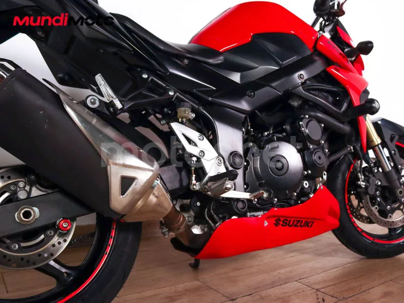 Suzuki GSR750 - Vista 4