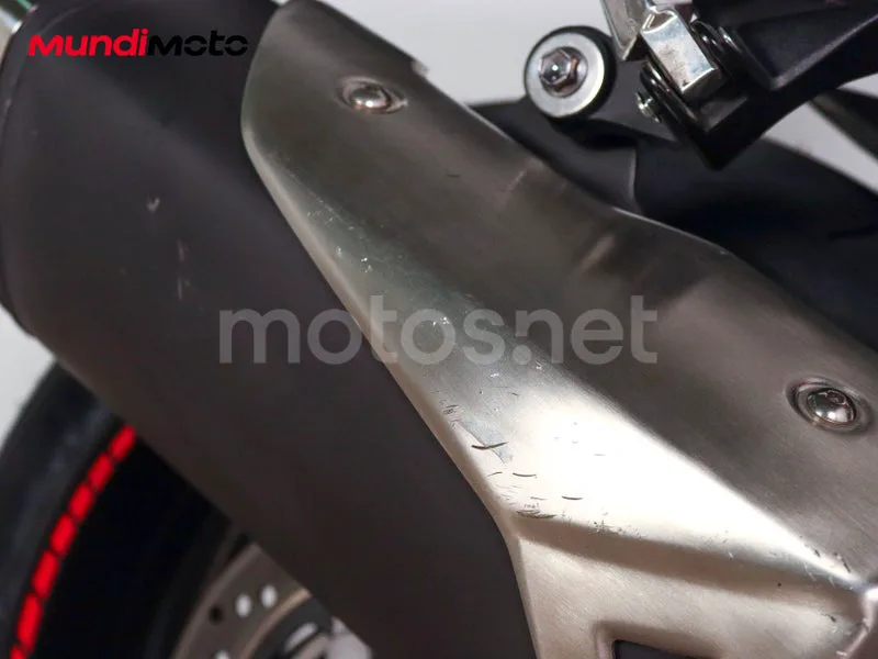 Suzuki GSR750 - Vista 31