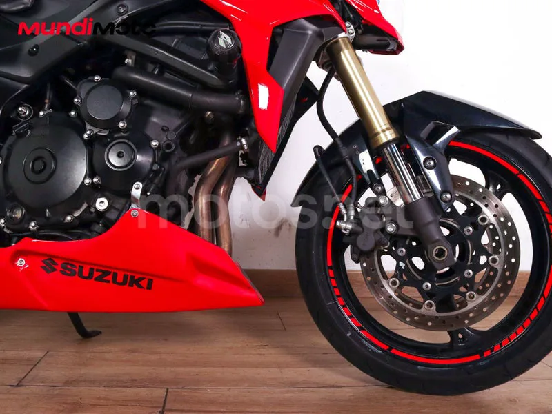 Suzuki GSR750 - Vista 35