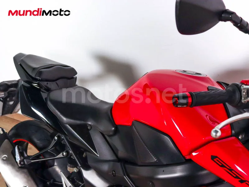 Suzuki GSR750 - Vista 36