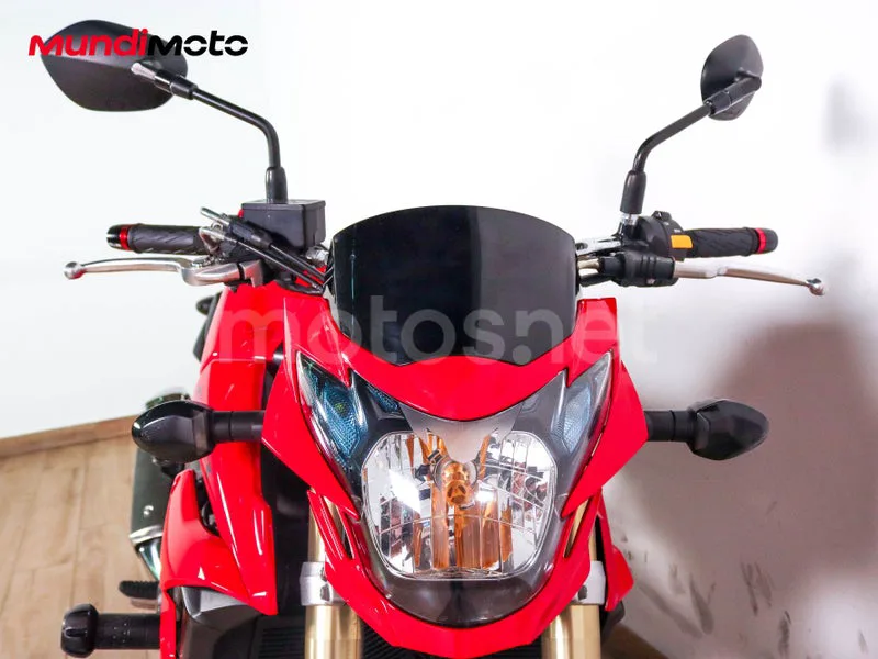 Suzuki GSR750 - Vista 5