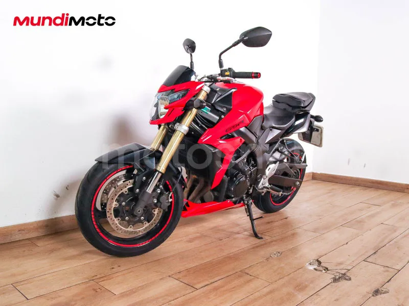 Suzuki GSR750 - Vista 7