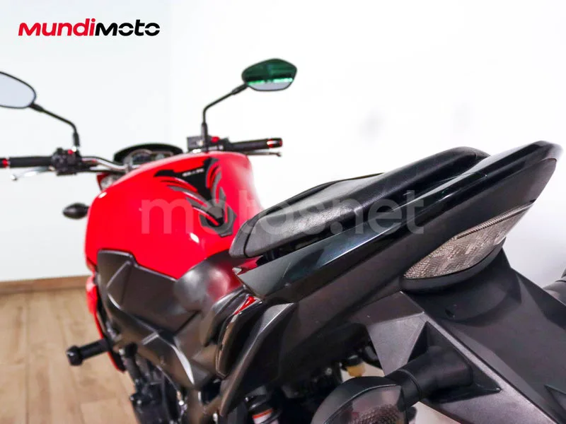 Suzuki GSR750 - Vista 9