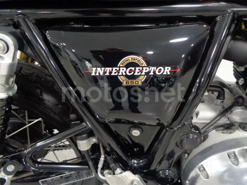 Royal Enfield Interceptor 650 - Vista 19