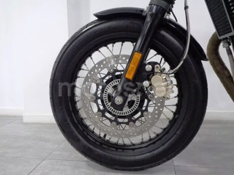 Royal Enfield Interceptor 650 - Vista 21