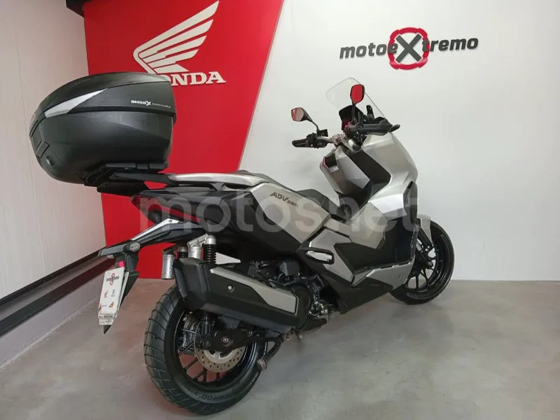Honda ADV350 - Vista 11