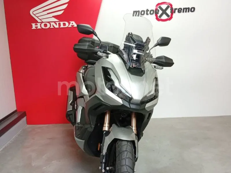 Honda ADV350 - Vista 3