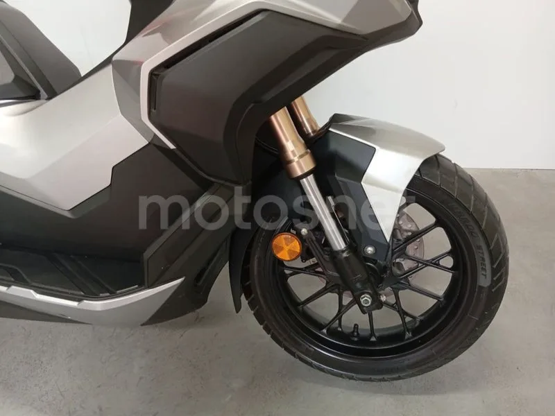 Honda ADV350 - Vista 4