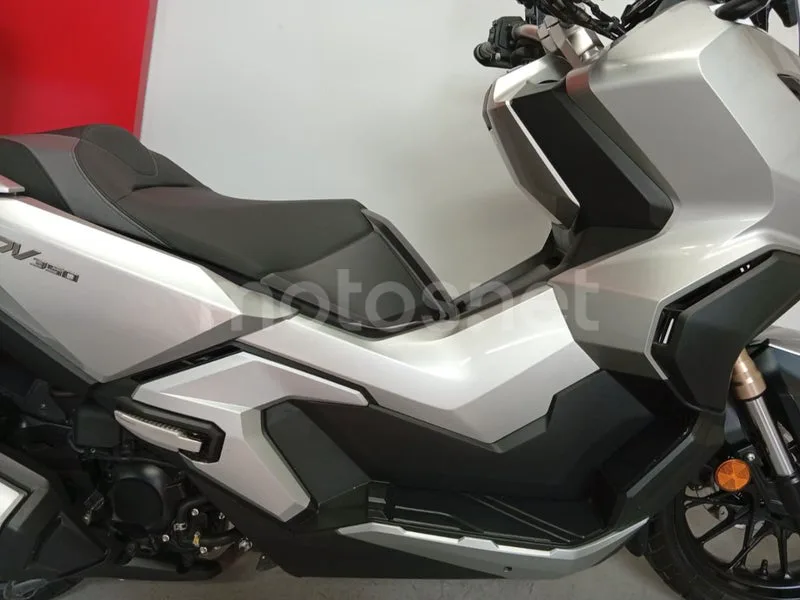 Honda ADV350 - Vista 5