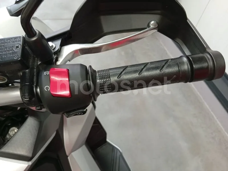 Honda ADV350 - Vista 10