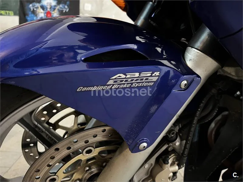 Honda VFR800F - Vista 14