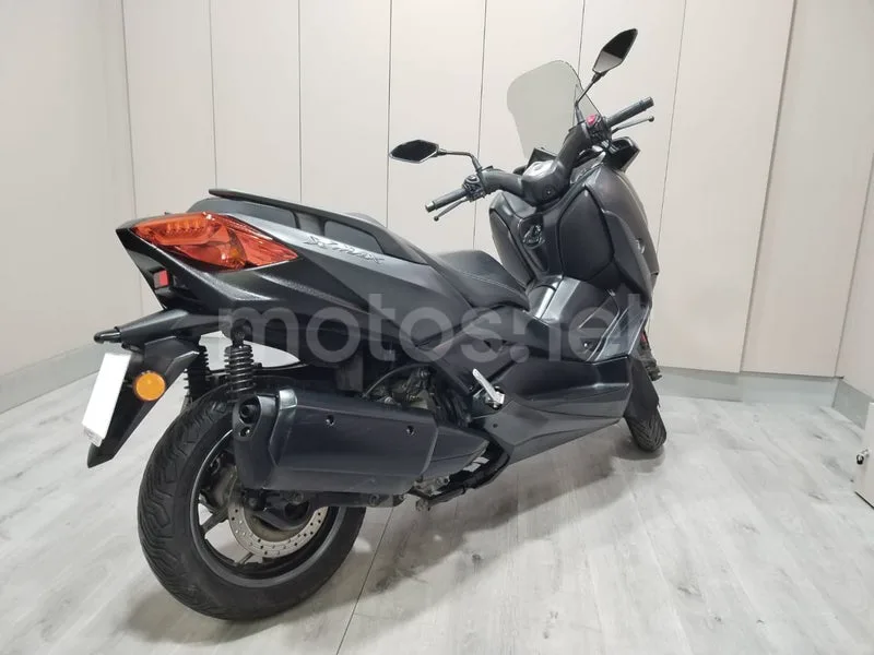 Yamaha XMAX 300 - Vista 6
