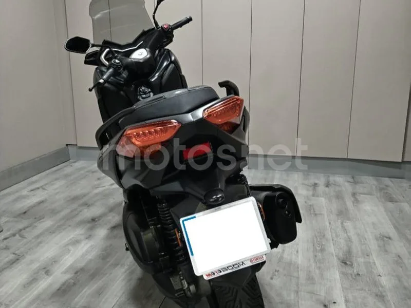 Yamaha XMAX 300 - Vista 7