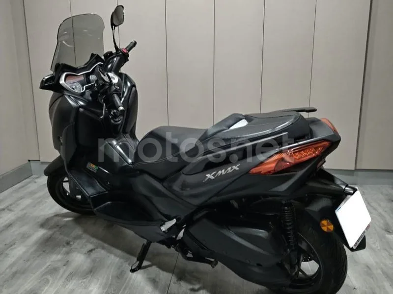 Yamaha XMAX 300 - Vista 10