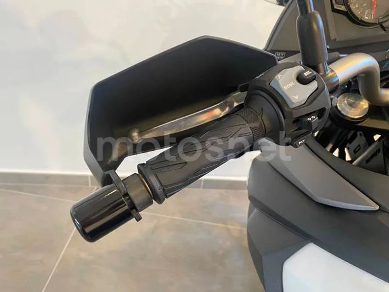 Suzuki V-Strom 650 - Vista 12