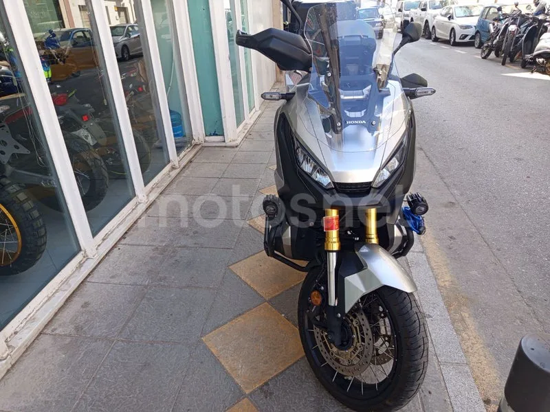 Honda X-ADV - Vista 6