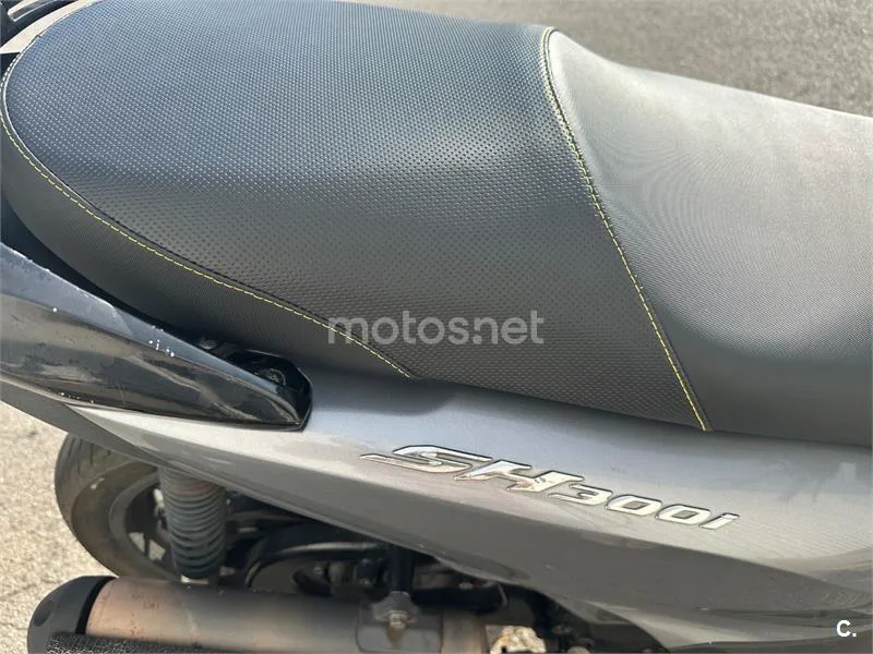 Honda SH300i - Vista 6