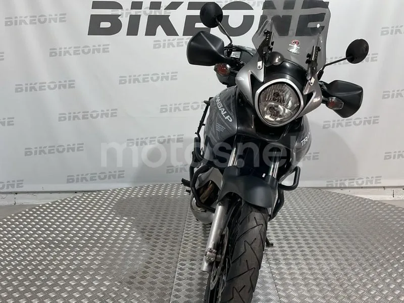 Honda XL700V Transalp - Vista 5