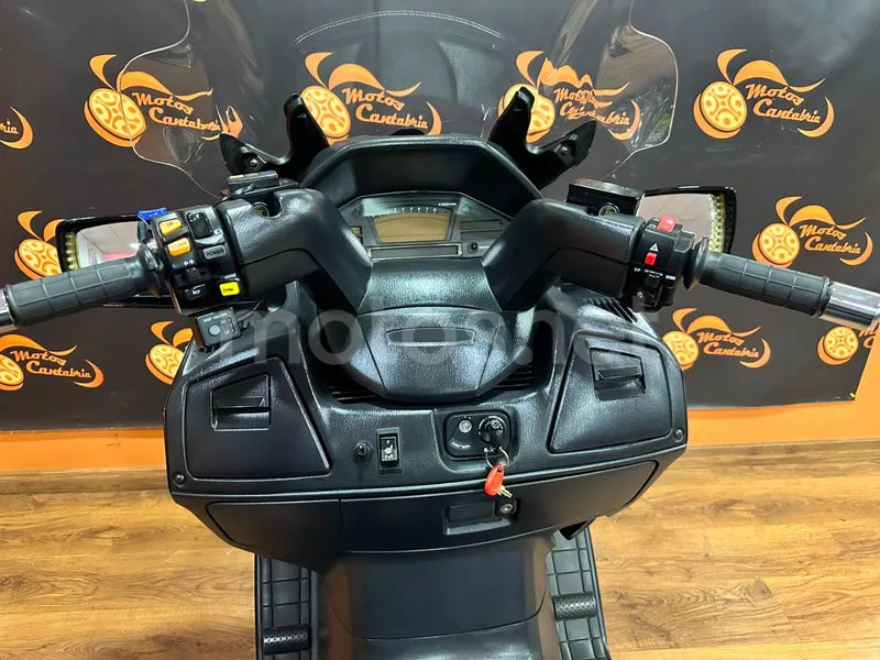 Suzuki Burgman 650 Executive - Vista 4