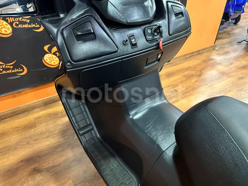 Suzuki Burgman 650 Executive - Vista 6