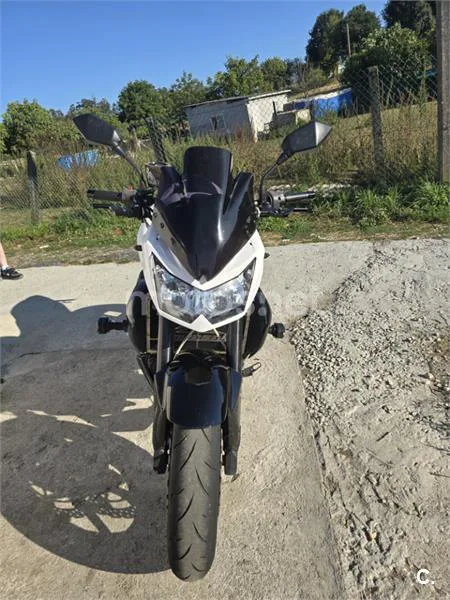 Kawasaki Z750R - Vista 8