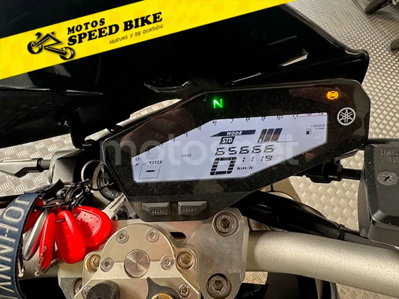 Yamaha MT-09 - Vista 12