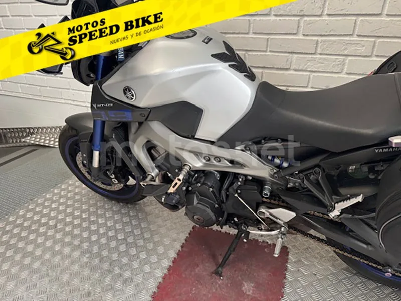 Yamaha MT-09 - Vista 17