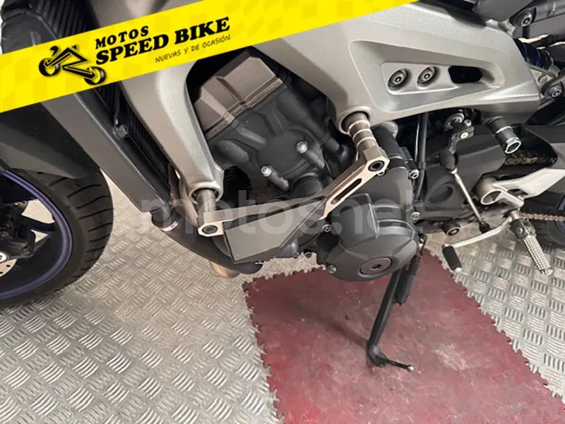 Yamaha MT-09 - Vista 20