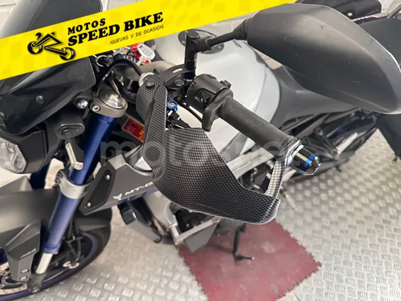 Yamaha MT-09 - Vista 21