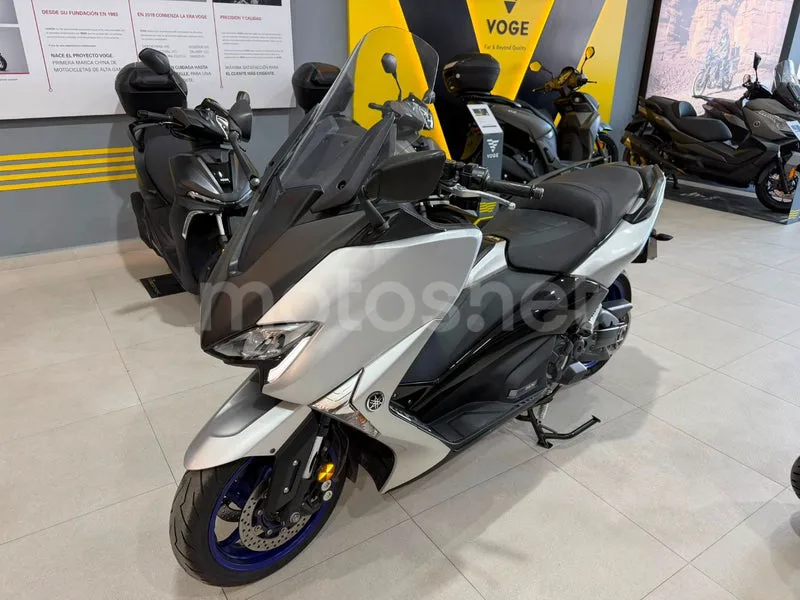Yamaha TMAX - Vista 3