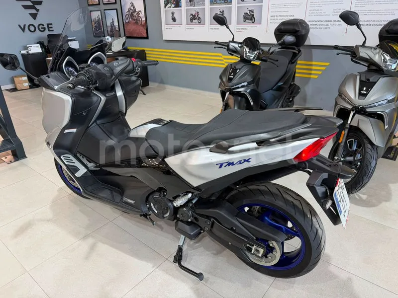 Yamaha TMAX - Vista 4