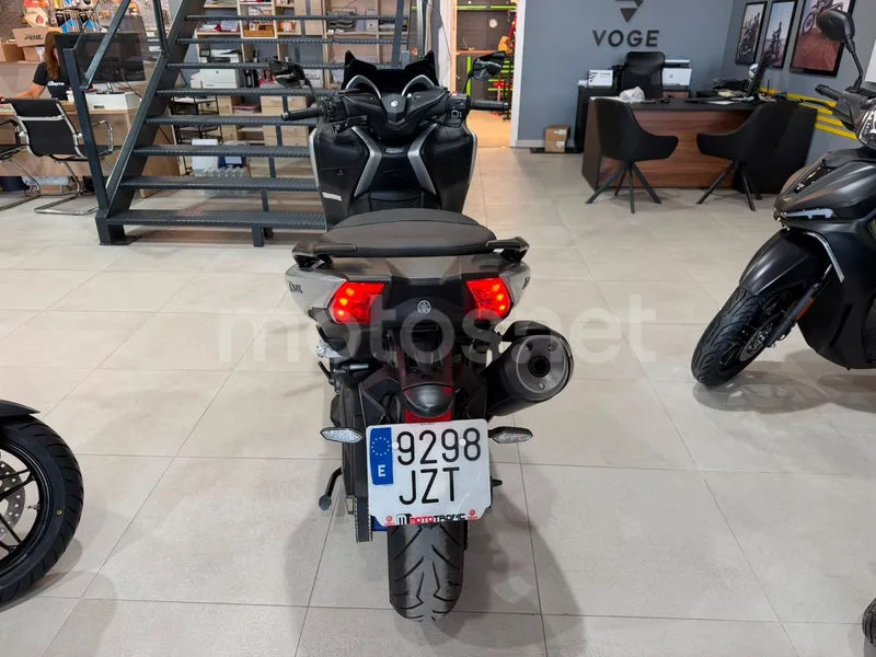 Yamaha TMAX - Vista 5