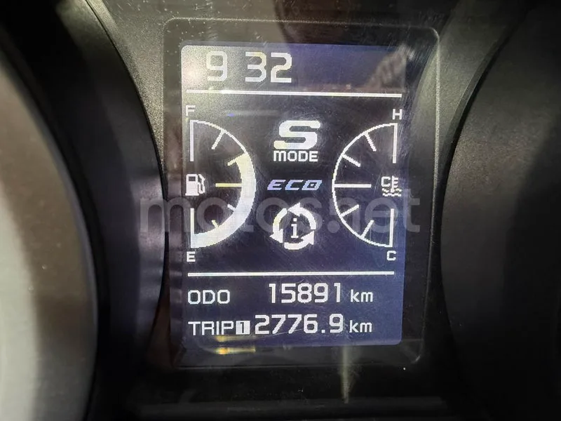 Yamaha TMAX - Vista 10